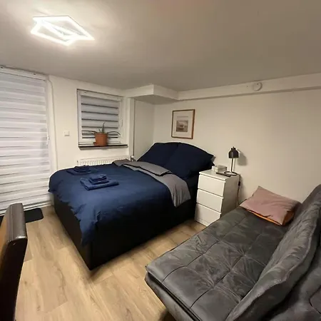 Souterrain-apartment *