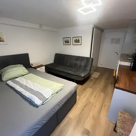 Souterrain-apartment Apartament