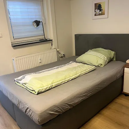 Souterrain-apartment Apartament *