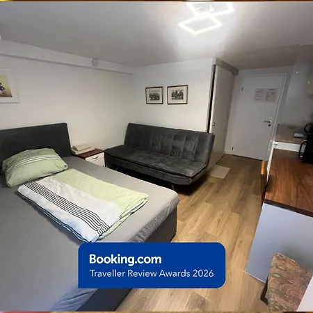 Souterrain-apartment Appartement *
